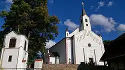 Farní kostel Nejsvětější Trojice v Bohumilicích.