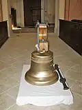 Nový zvon, vystavený během Noci kostelů v červnu 2023