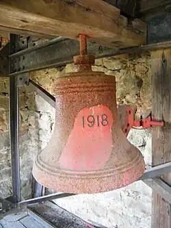 Zvon umístěný v lobendavském kostele (2017)