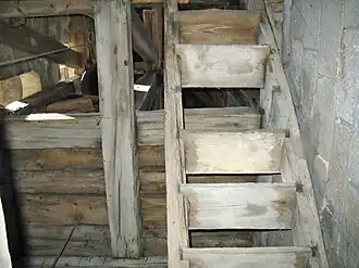 Pohled vzhůru ke zvonům ve zvonici