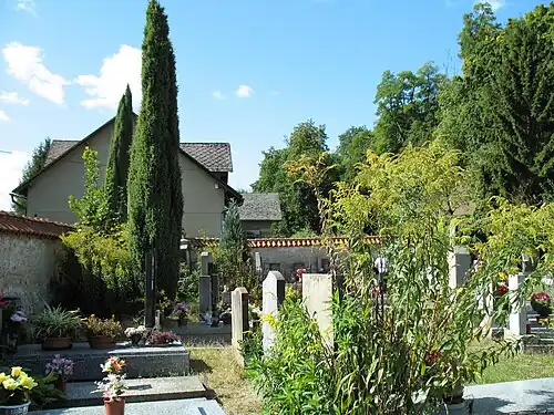 Hřbitov v památkově chráněném areálu