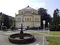 Kašna u kostela na Goethově náměstí