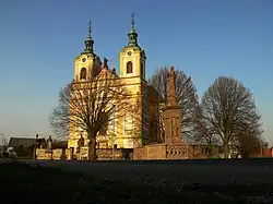Kostel_Povýšení_sv._Kříže_v_Ostružně.jpg