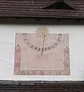 Kostel sv. Mikuláše, sluneční hodiny na jižní straně