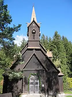 Průčelí kostela Sv. Bedřicha na Bílé