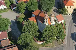 Centrum obce s kostelem svatého Bartoloměje