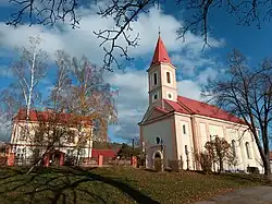 Farní kostel sv. Havla a fara v Dolním Újezdě