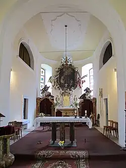 Interiér bývalého farního kostela sv. Martina v Zámrsku.