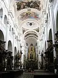 Pohled do lodi k hlavnímu oltáři