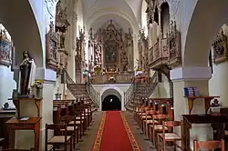 Interiér farního románského kostela sv. Havla