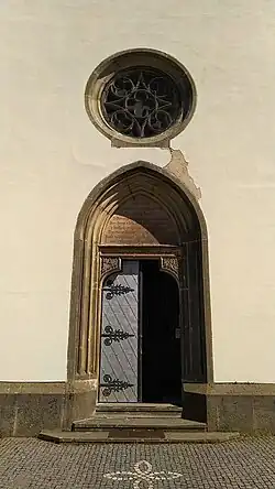 Portál v západním průčelí