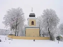 Kostel Nejsvětější Trojice v Kameničkách v zimě