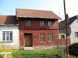 Kostelec n.H., Bezručův památník.jpg