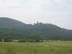 Kostomlaty s hradní zříceninou