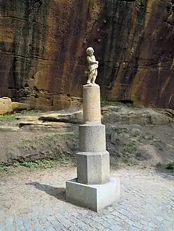 Socha dívky u Košuteckého jezírka (2018)