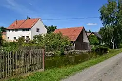 Malý rybník na okraji vesnice