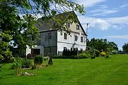 Jeden z dochovaných domů