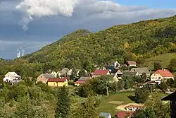 Kotvina od západu s Černým vrchem a Mravenčákem v pozadí