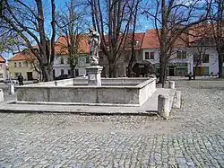 Kouřim, Mírové náměstí, kašna.jpg