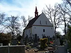 Kouřim, kostel Nejsvětější Trojice, ze hřbitova.jpg