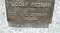 Kovová tabulka se jménem Rudolf Petrák, umístěná na Panteonu osobností Sučany