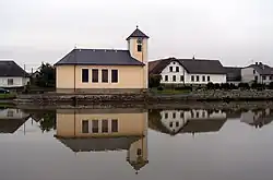 Kostel svatých Jana a Pavla na návsi Kozlova