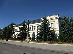 Králíky Žlutá škola 5. května čp.412 DSCF7657.jpg