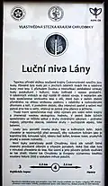 Luční niva Lány, stanoviště č. 4 vlastivědné stezky v evropsky významné lokalitě Údolí Chrudimky (informační tabule v lesní lokalitě u řeky)