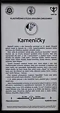 Kameničky, stanoviště č. 2 vlastivědné stezky v obci s rozsáhlým prameništěm řeky Chrudimky v Kameničské vrchovině (informační tabule v centru obce)