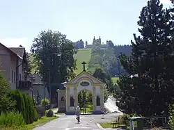 Trasa 7275 stoupá na Horu Matky Boží