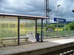Nástupiště v záhlaví stanice