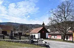 Náves se požární zbrojnicí v Krasetíně