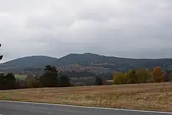 Kuní hora uprostřed