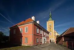 Náměstí v Kravařích s kostelem Narození Panny Marie