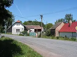 Pohled na ves od autobusové zastávky