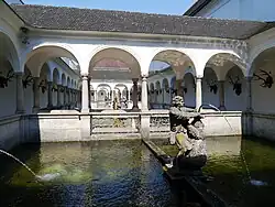 Konvent a nádrže na chov ryb