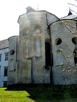 Románský závěr kostela