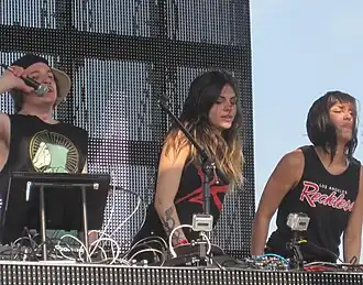 Krewella účinkující v Indianě, US. (zleva: Rain Man, Jahan, Yasmine)