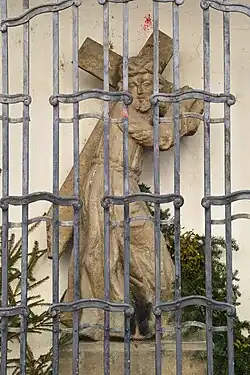 Kristus klesající pod křížem