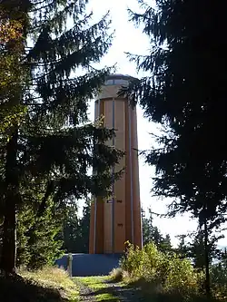 prostor koncového rozcestí u rozhledny Křížová hora