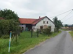 Starší dům v rozptýlené zástavbě Krnalovic