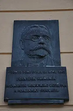 Pamětní deska Františka Slaměníka na Riegrově náměstí v Kroměříži