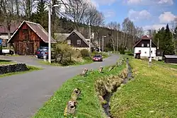 Ulice mezi návsí a kostelem