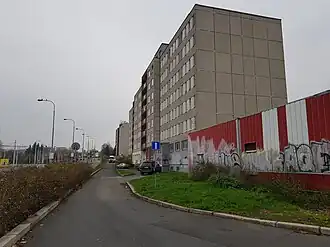 Střední úsek ulice, pohled východním směrem