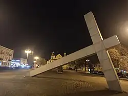 Kříž na náměstí Plac Ignacego Daszyńskiego