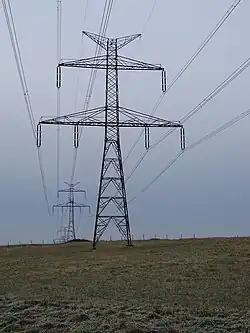 Nadzemní vedení zvlášť vysokého napětí 400 kV v Česku.
