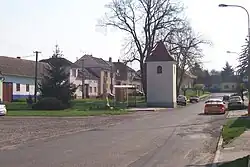 Kudlovice – náves se zvonicí