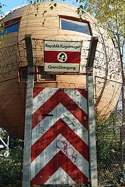 "Republika" Kugelmugel ve vídeňském Prátru