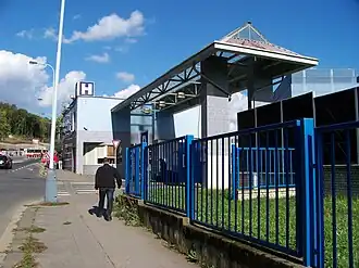 ulice u vjezdu do areálu FN Motol