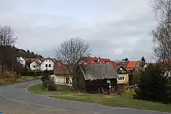 Pohled na osadu ze směru od Petrovic